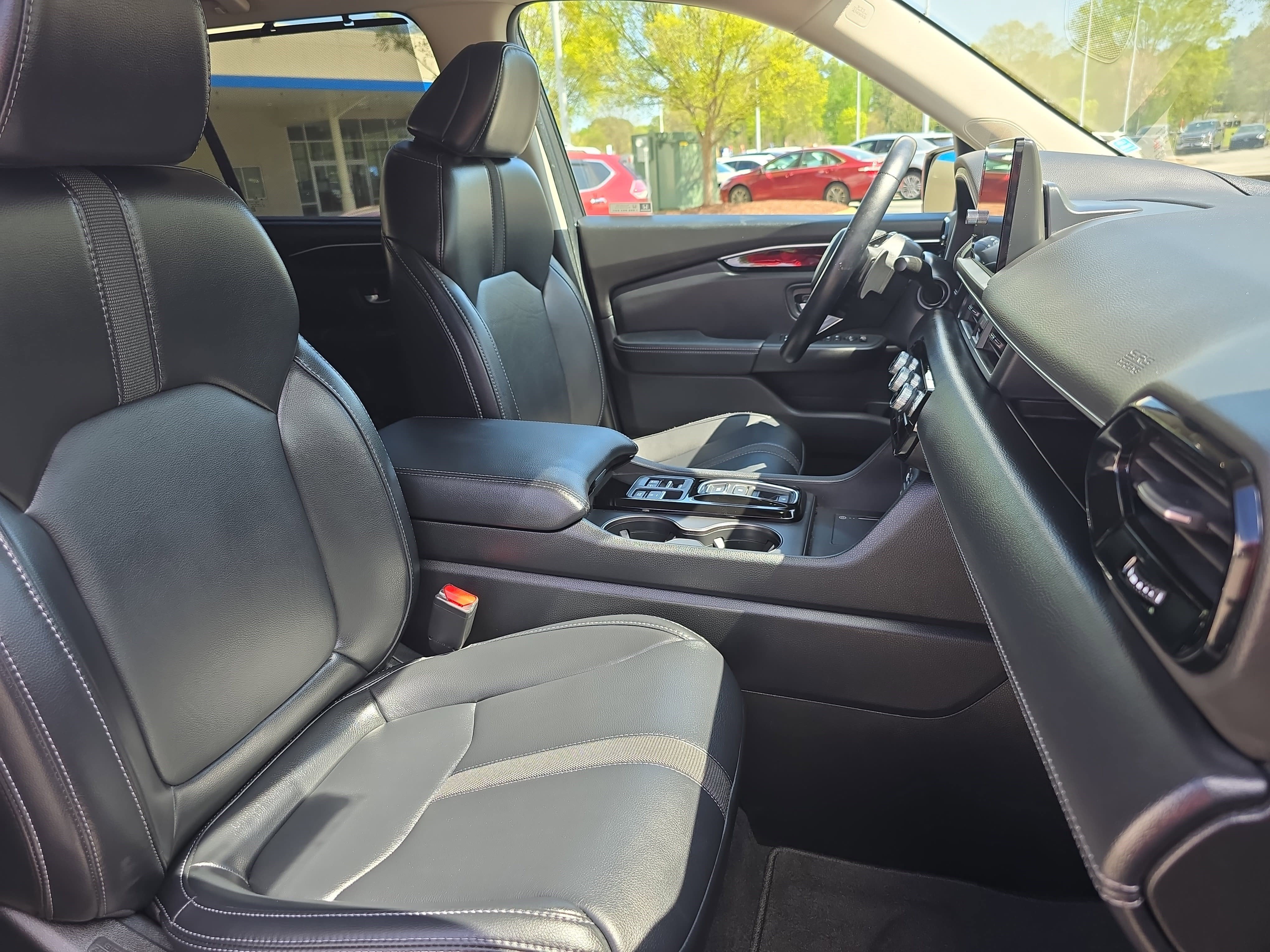 Used 2025 Honda Pilot EX-L image 10