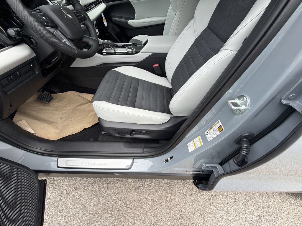 New 2026 Mitsubishi Outlander SE FWD image 12
