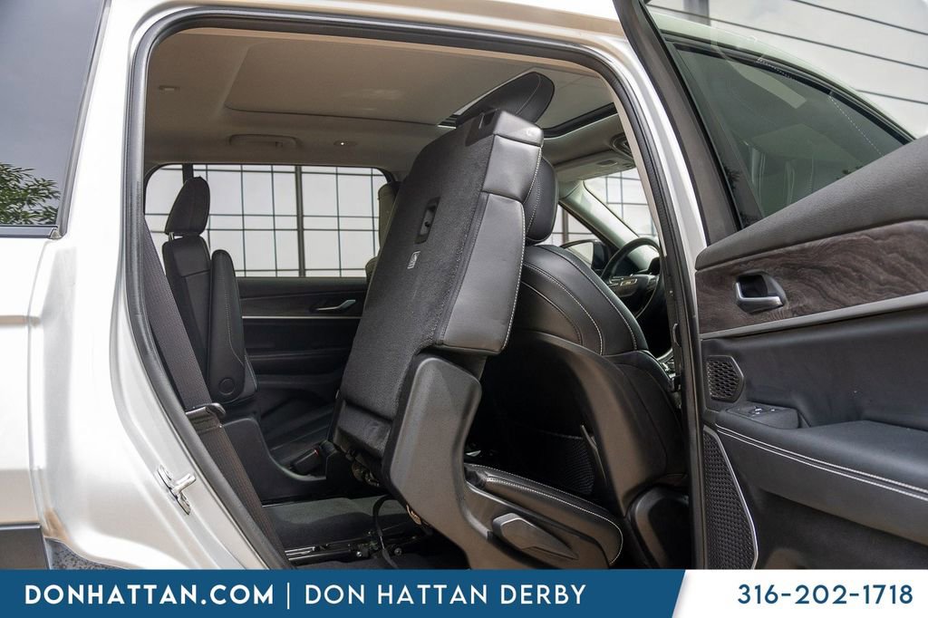 Used 2022 Jeep Grand Cherokee L Limited w/ Black Appearance Package AWD/4WD image 27