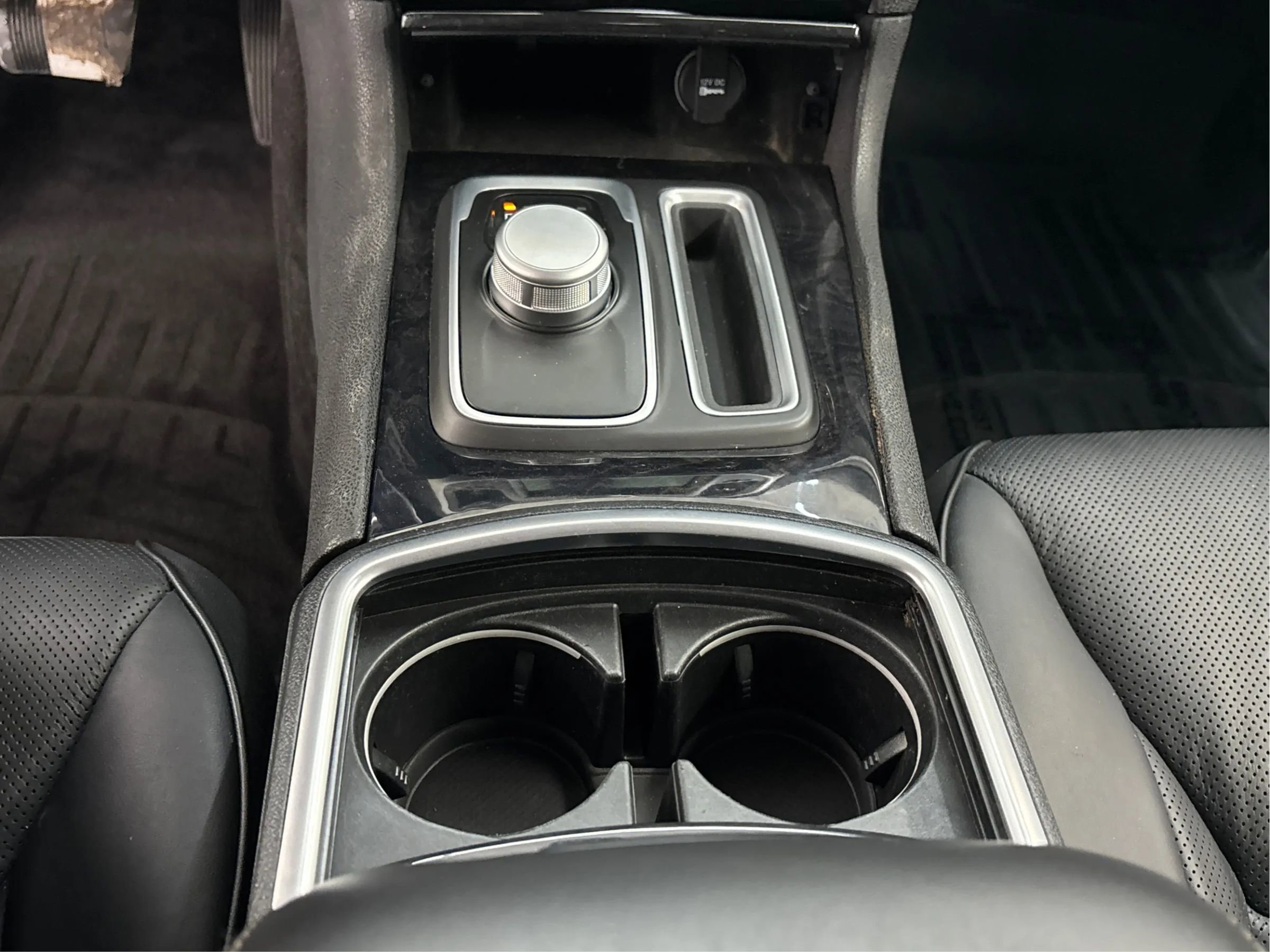 Used 2017 Chrysler 300 C image 22