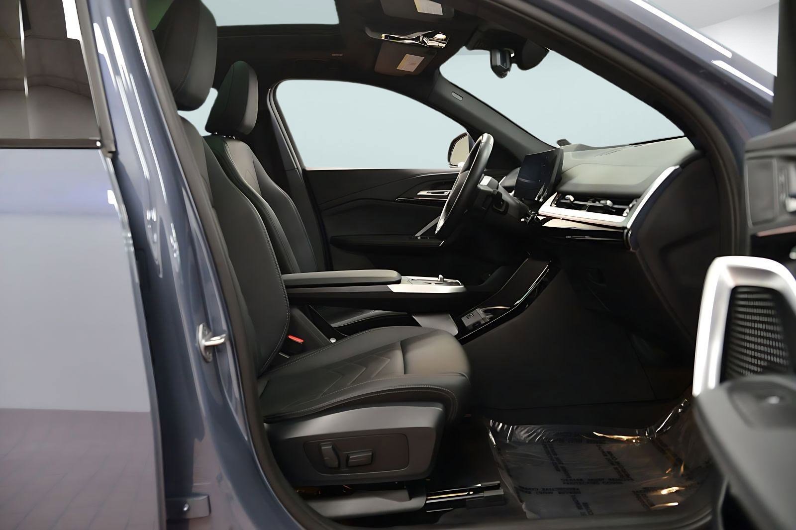 Certified 2025 BMW X2 xDrive28i image 17