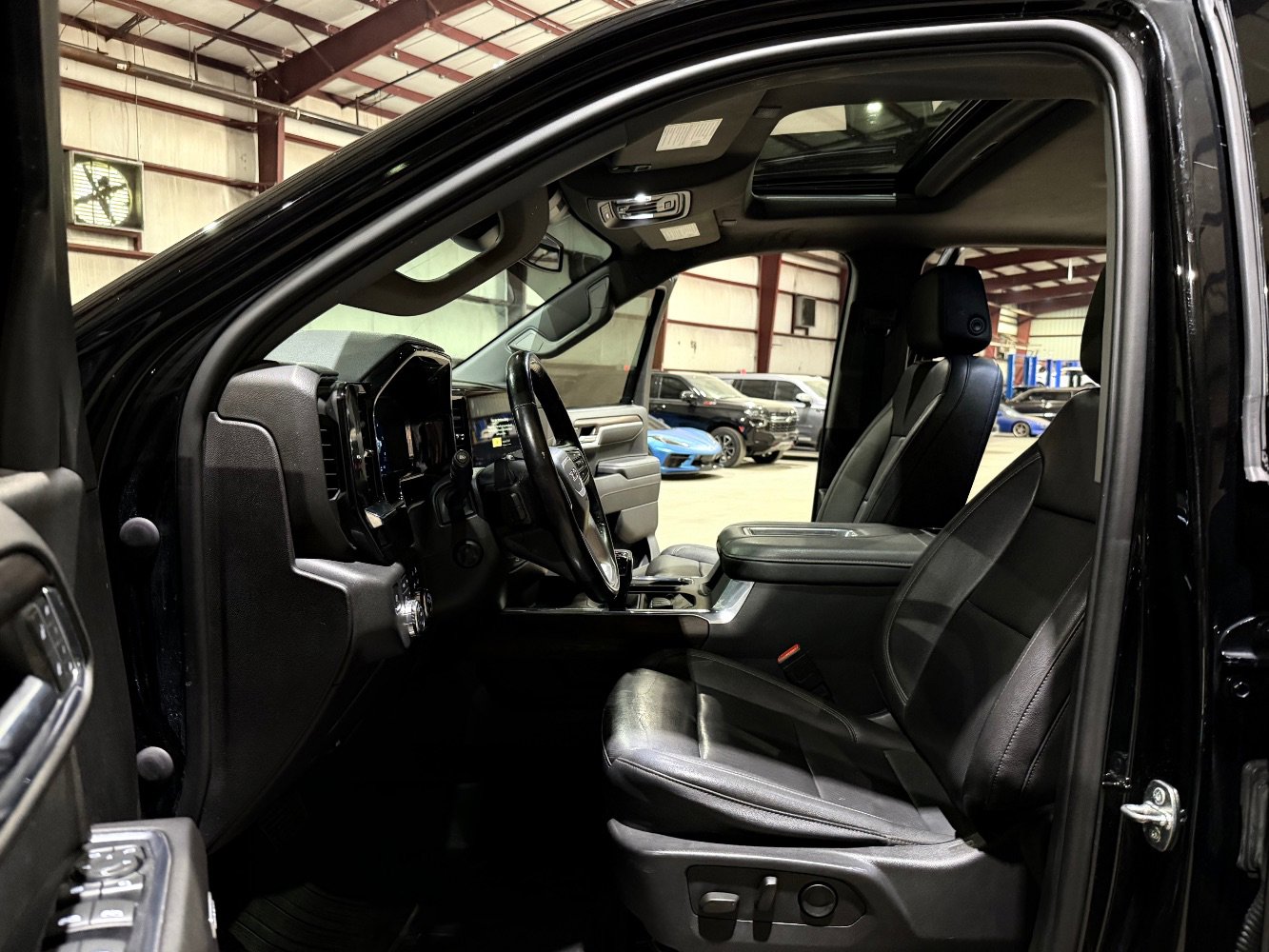 Used 2022 GMC Sierra 1500 SLT w/ SLT Convenience Package AWD/4WD image 14