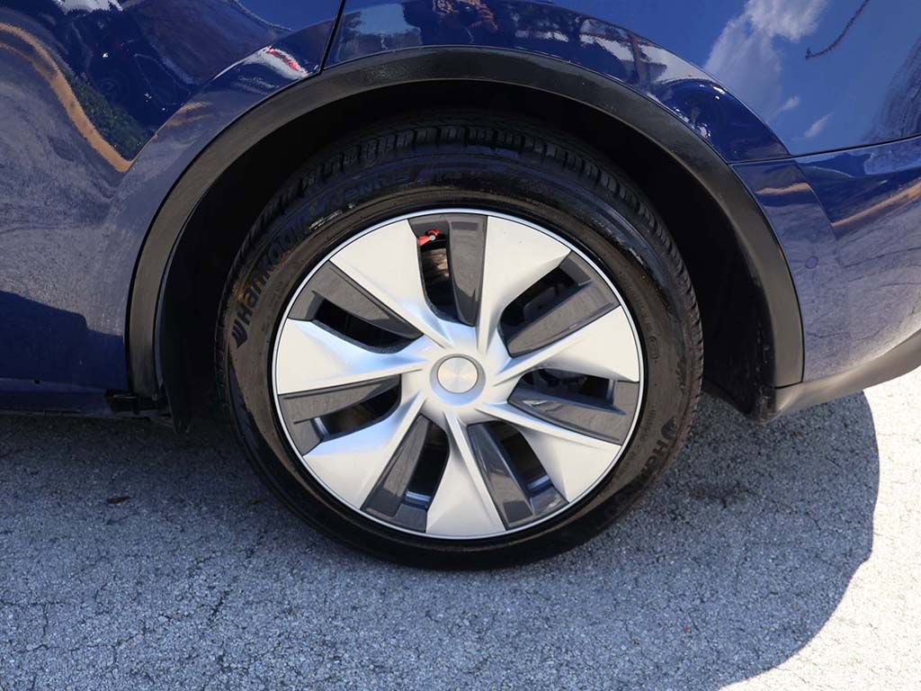 Used 2022 Tesla Model Y Long Range image 21