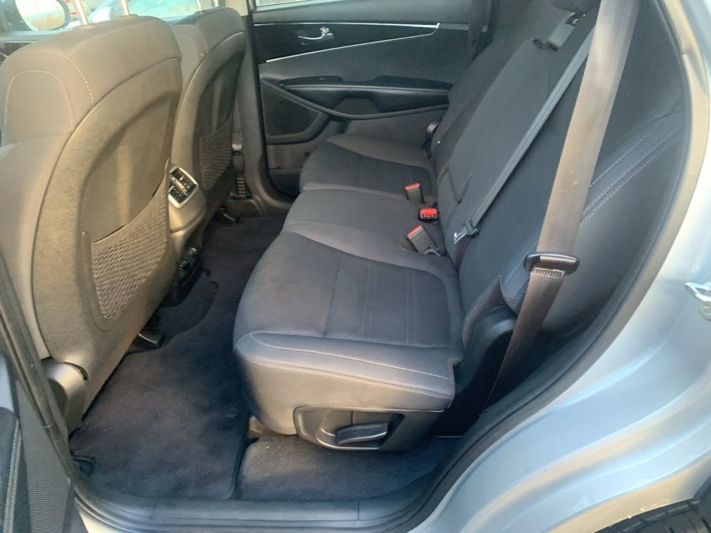 Used 2020 Kia Sorento S image 19