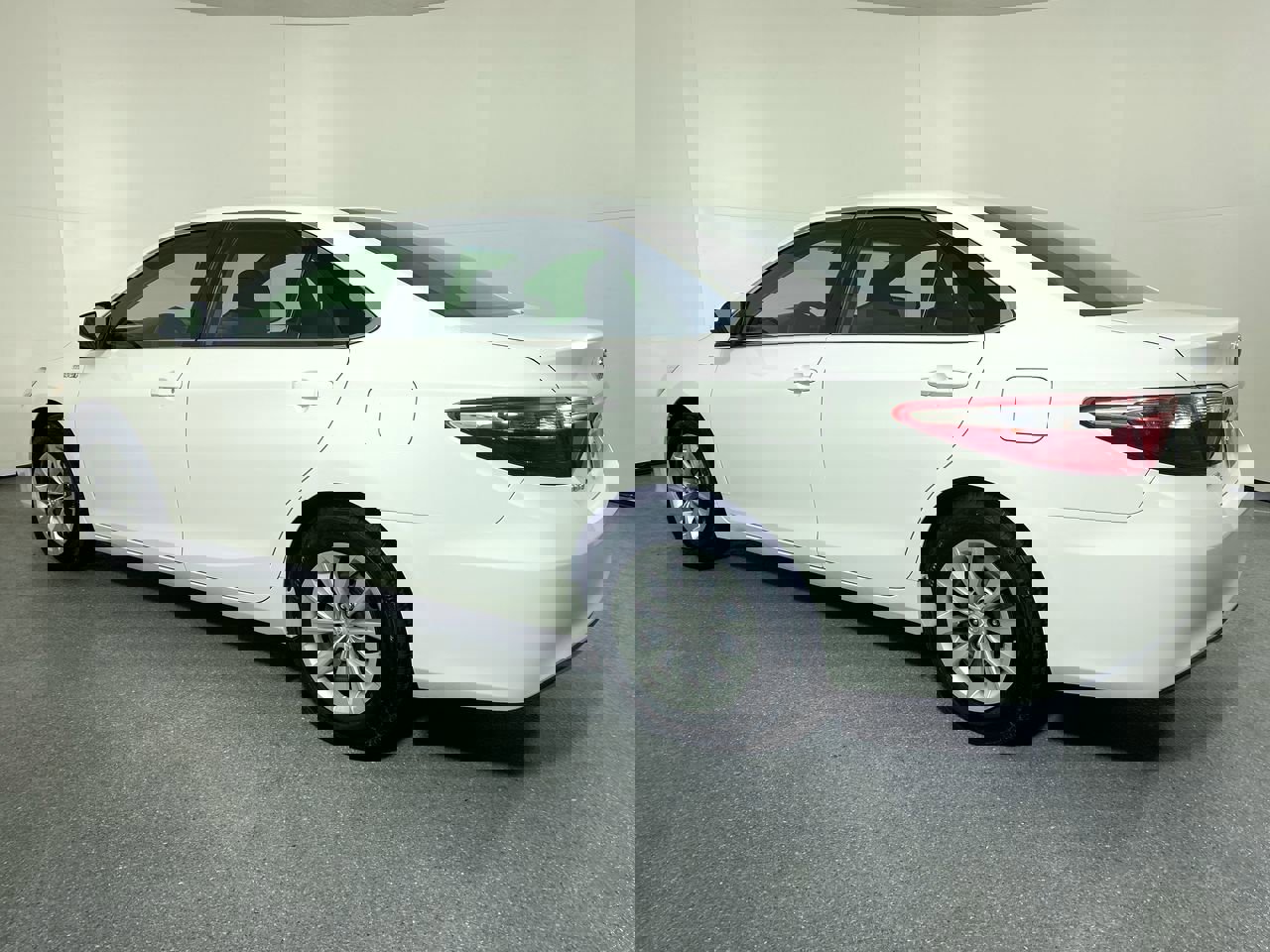 Used 2015 Toyota Camry LE image 28