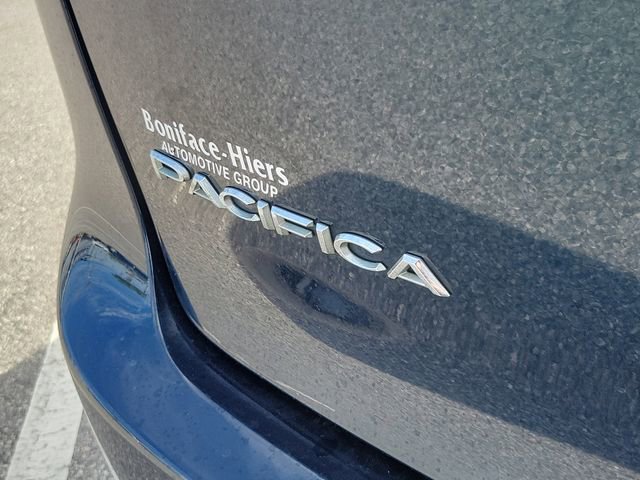 Used 2022 Chrysler Pacifica Touring-L image 8