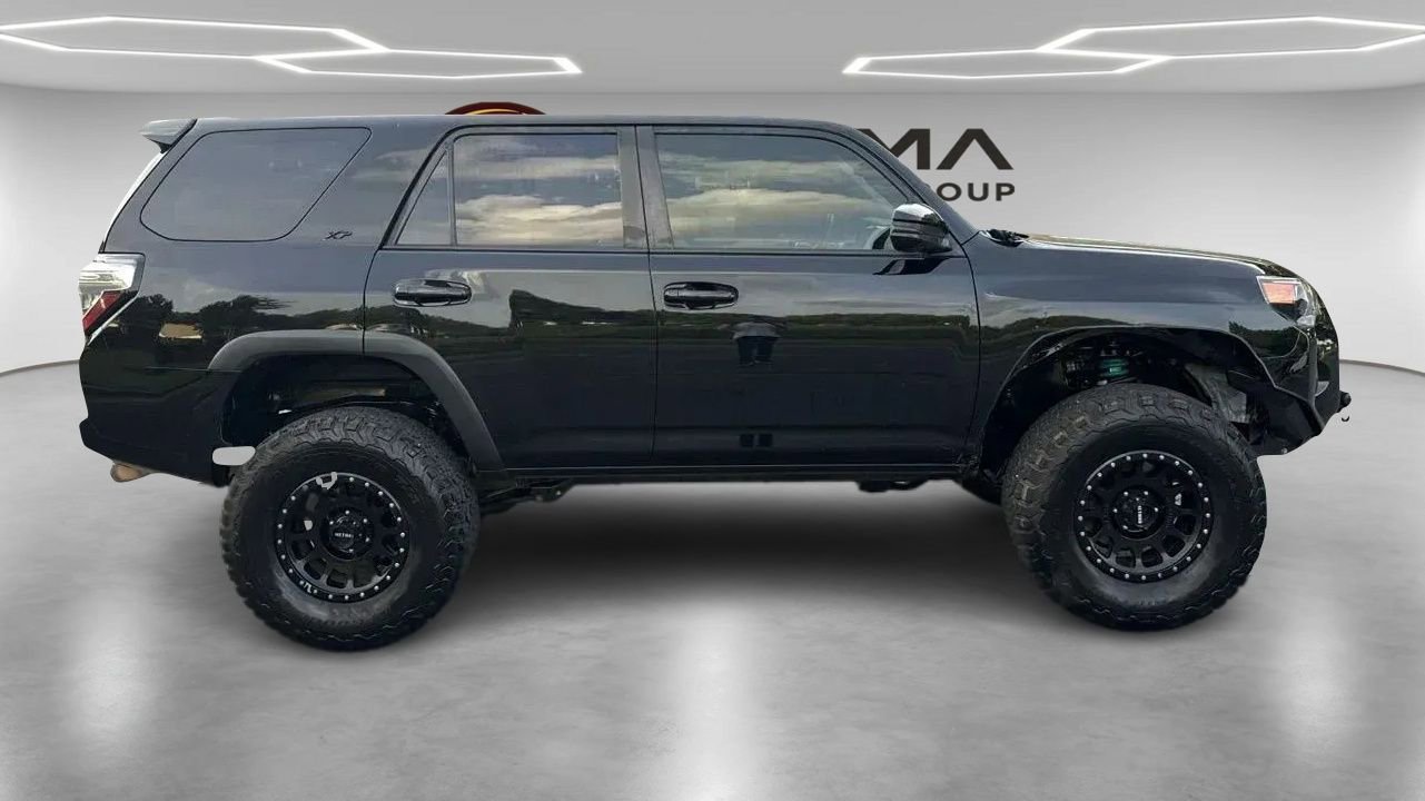 Used 2020 Toyota 4Runner SR5 Premium w/ Moonroof Package AWD/4WD image 6