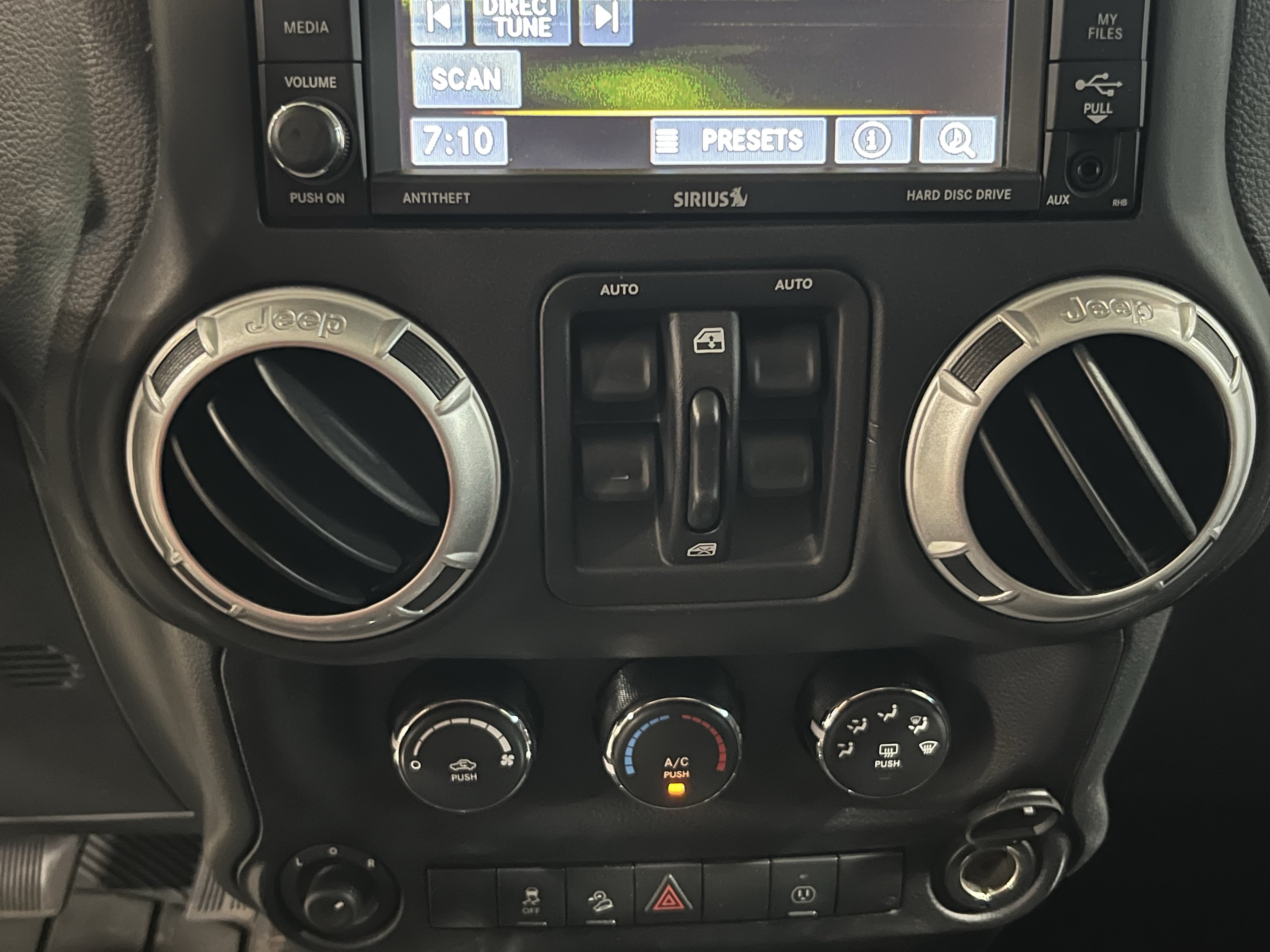 Used 2015 Jeep Wrangler Unlimited Sahara w/ Max Tow Package AWD/4WD image 22