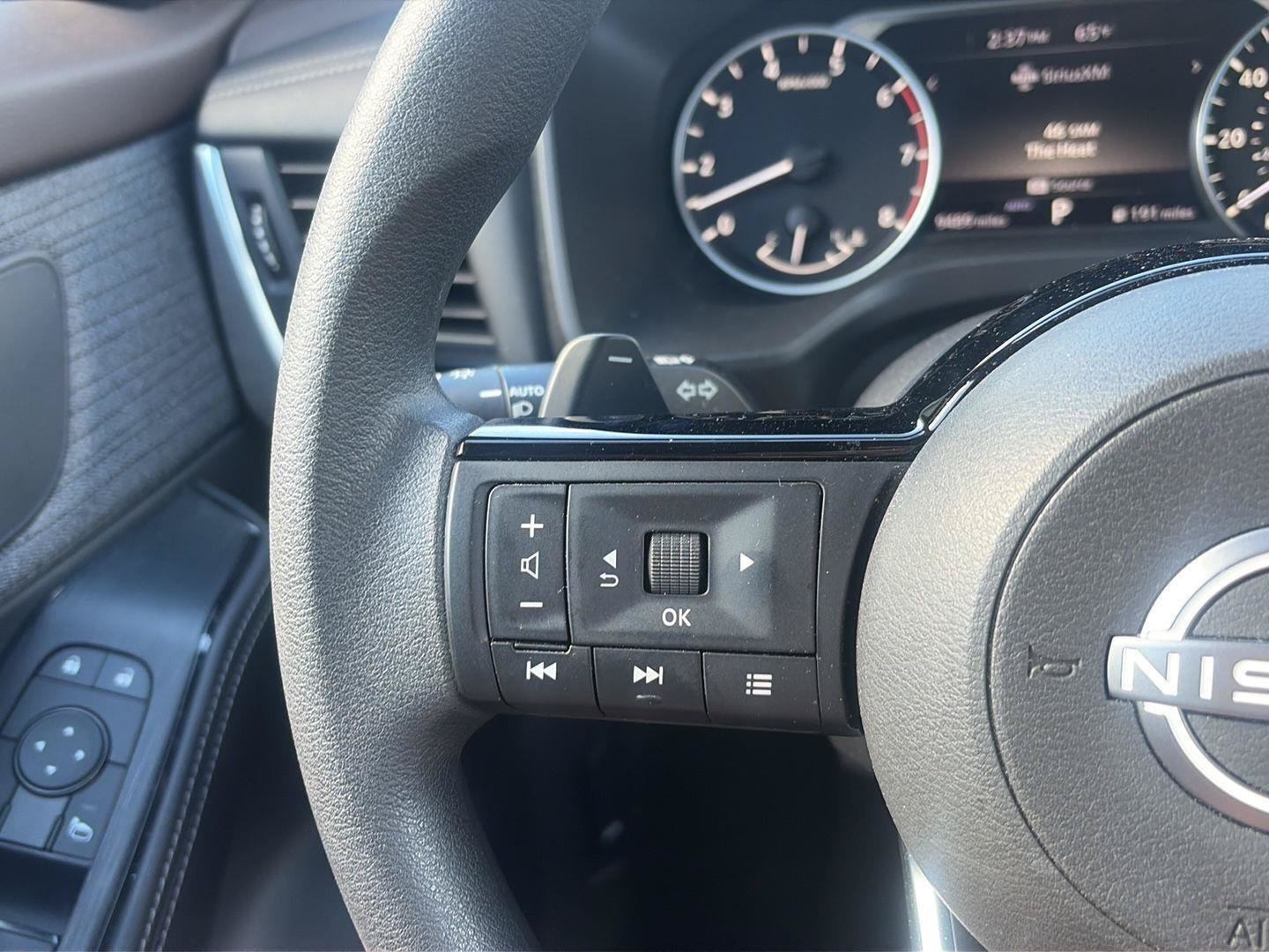 Used 2023 Nissan Rogue SV AWD/4WD image 13