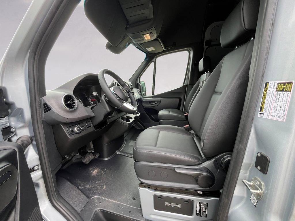 Used 2025 Mercedes-Benz Sprinter 2500 image 7