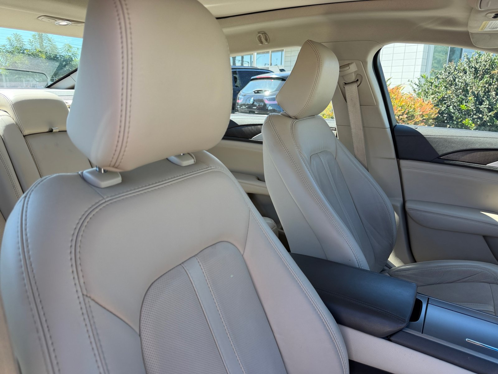 Used 2020 Lincoln MKZ Reserve w/ Luxury Package FWD image 23