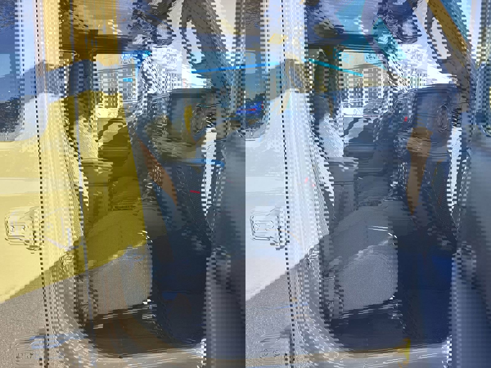 Used 2025 Jeep Wrangler Unlimited Rubicon image 30