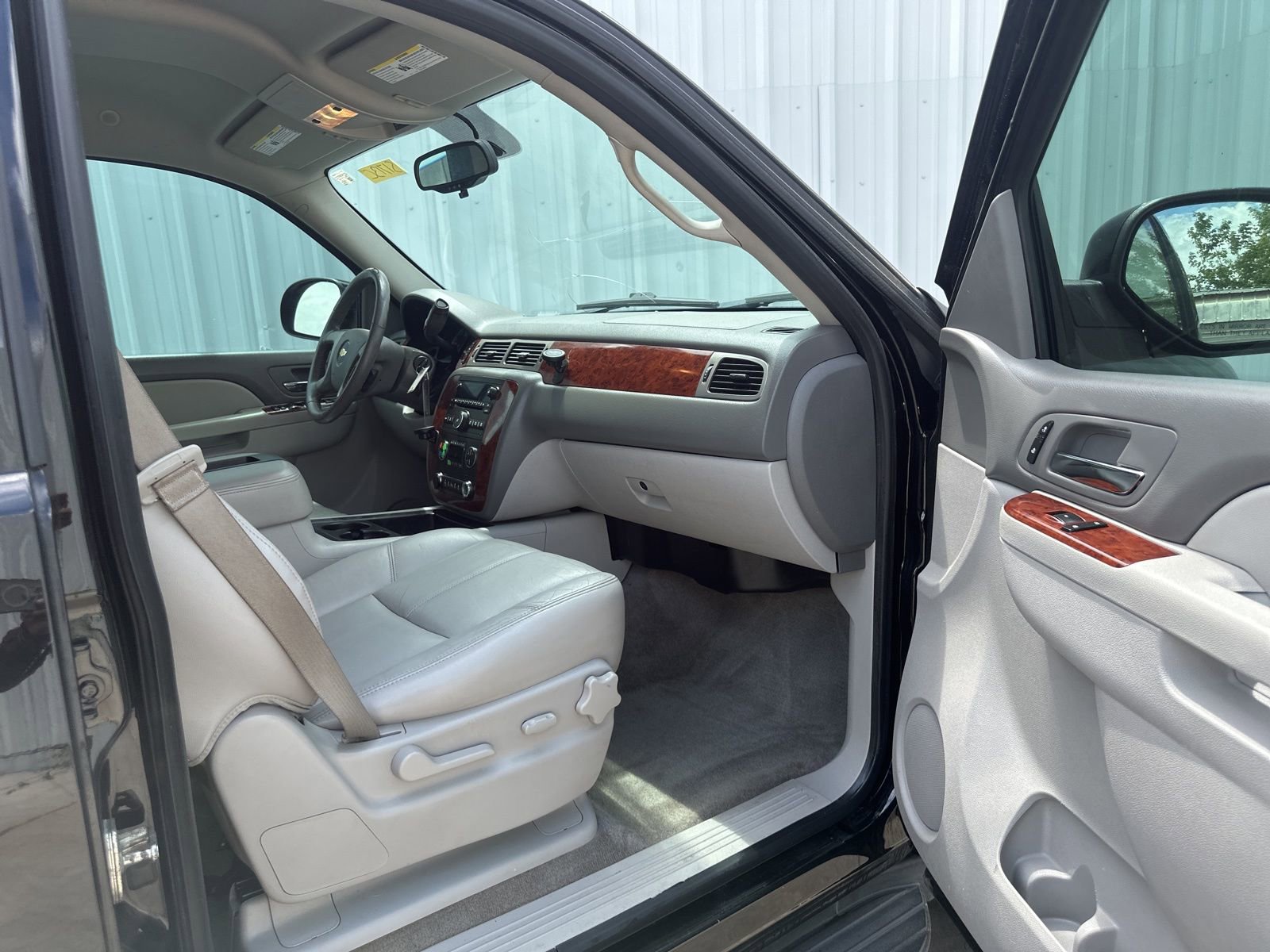 Used 2013 Chevrolet Suburban LT image 15