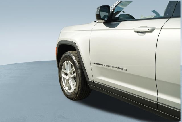Used 2024 Jeep Grand Cherokee Laredo X image 37