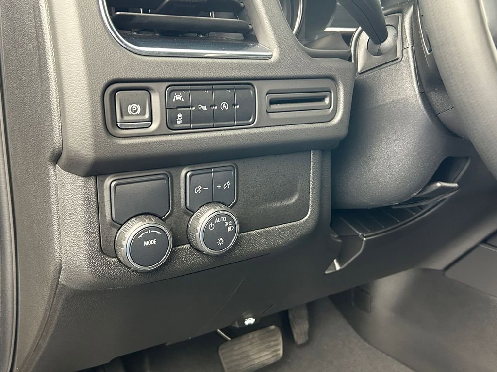 Used 2024 Chevrolet Suburban LS w/ Driver Alert Package RWD image 17