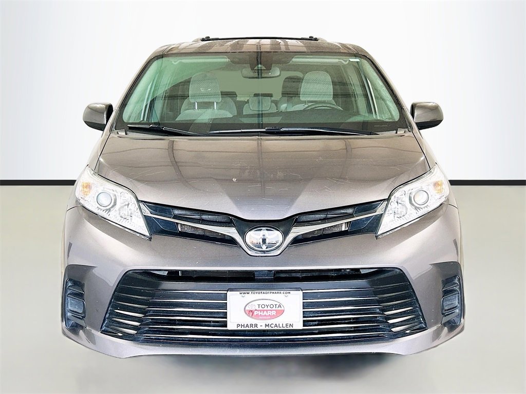 Used 2020 Toyota Sienna LE image 2