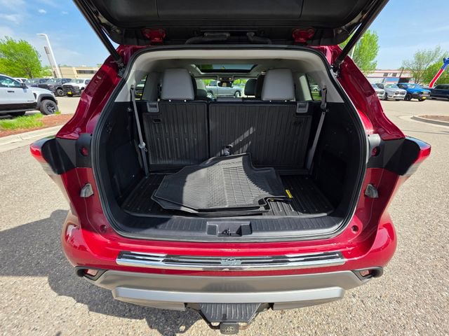 Used 2023 Toyota Highlander Platinum AWD/4WD image 12