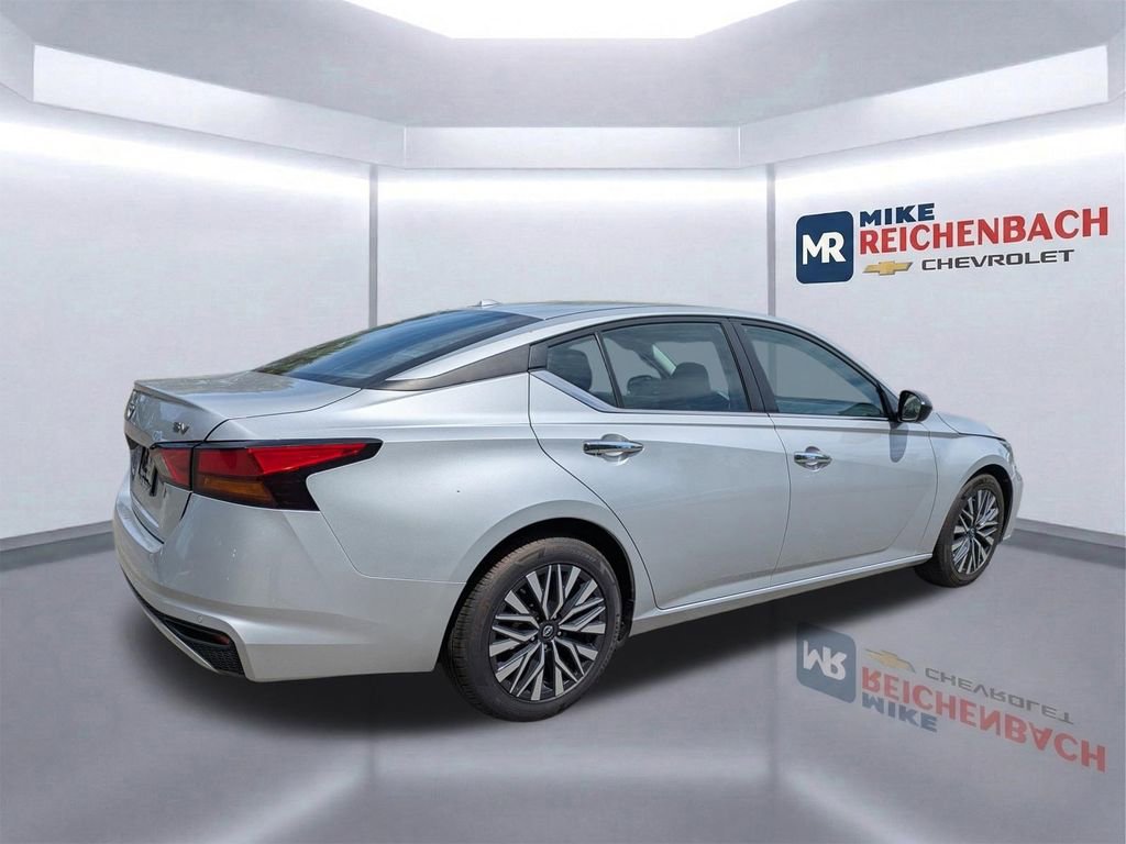 Used 2024 Nissan Altima 2.5 SV image 4