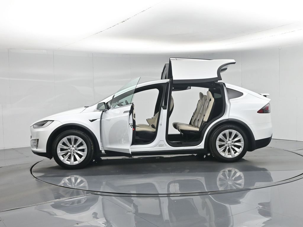 Used 2020 Tesla Model X Long Range image 3
