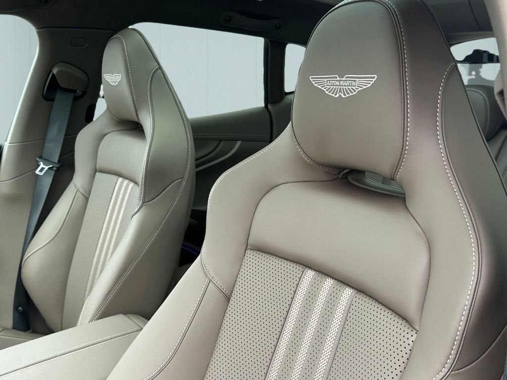 New 2026 Aston Martin DBX 707 image 34