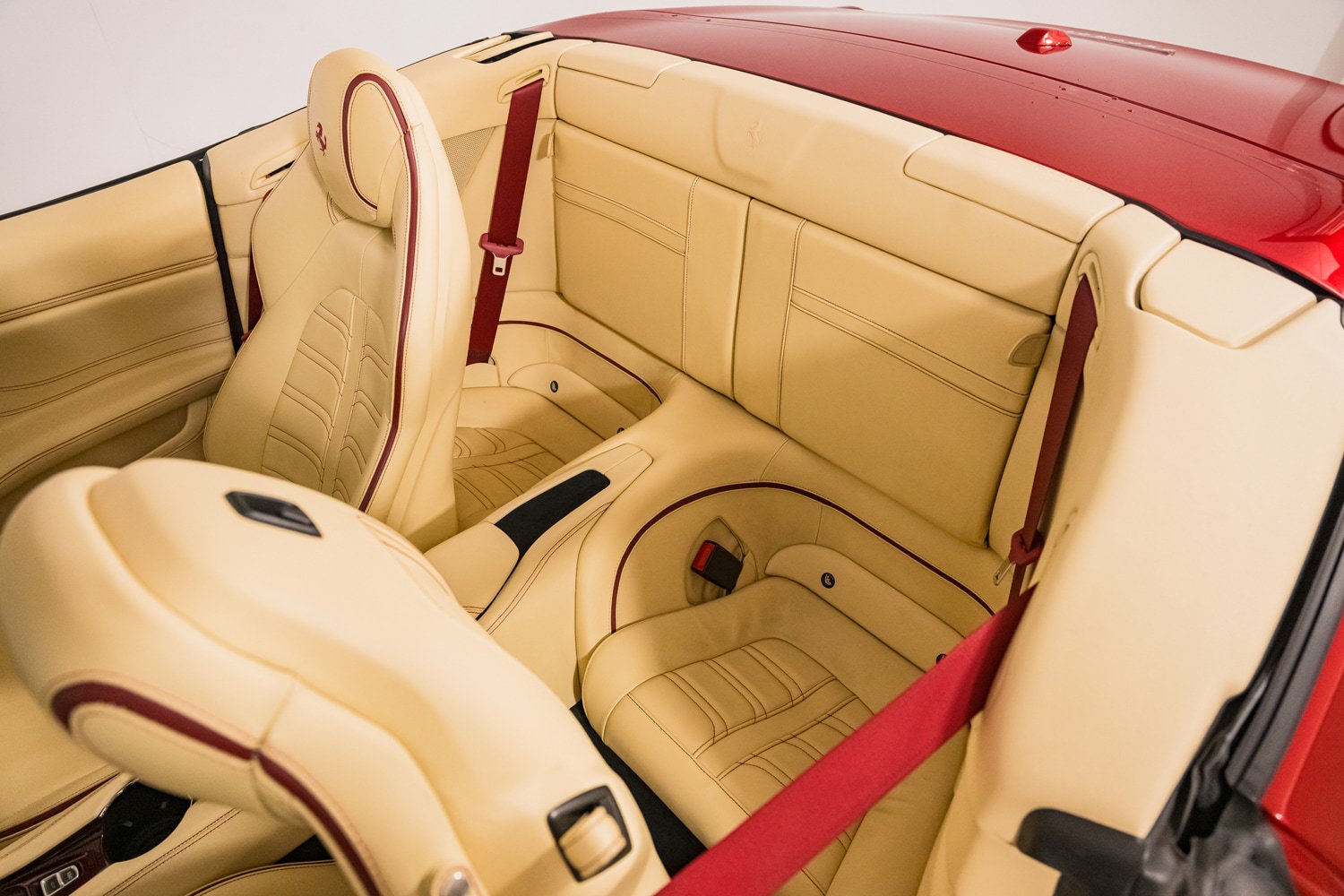 Used 2015 Ferrari California T RWD image 29