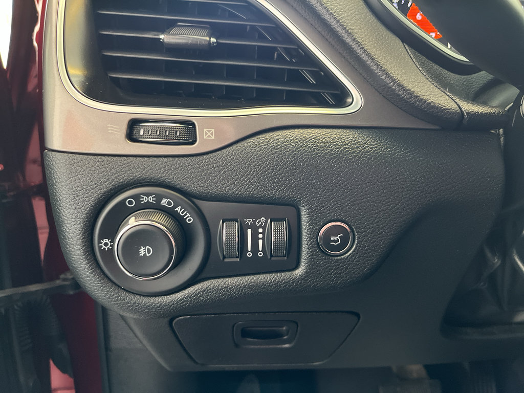 Used 2022 Jeep Cherokee Latitude Lux FWD image 30