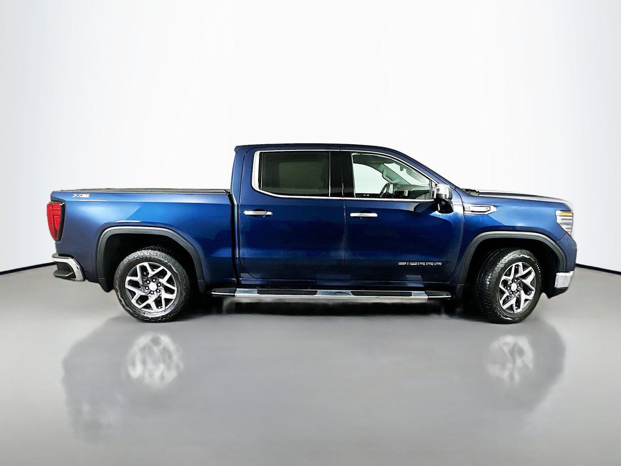 Used 2023 GMC Sierra 1500 SLT w/ SLT Premium Package image 8