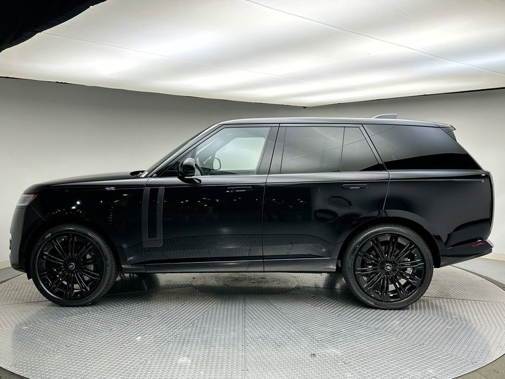 New 2025 Land Rover Range Rover SE image 2