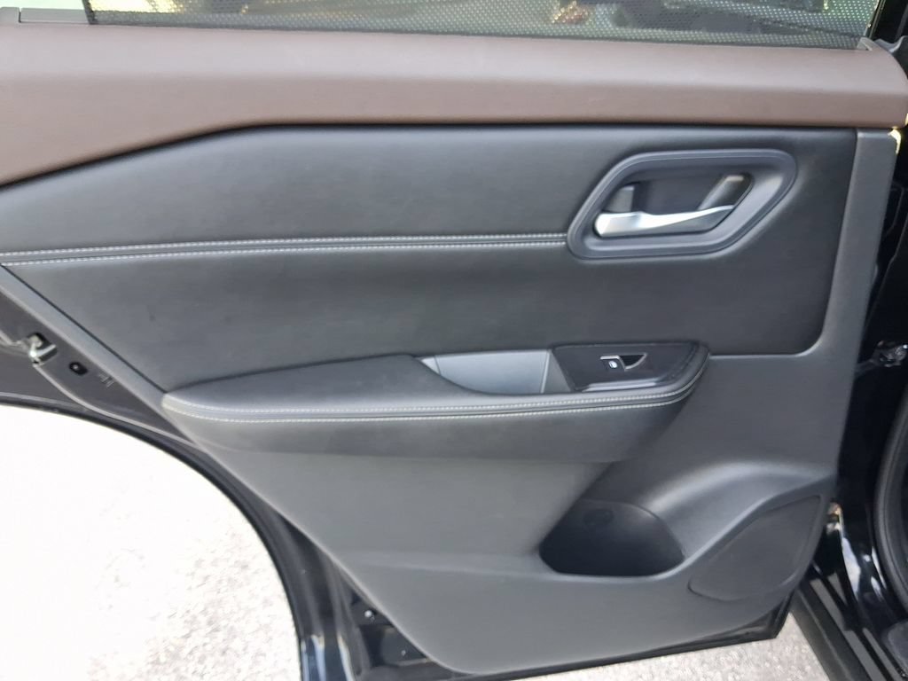 Certified 2022 Nissan Rogue SL w/ SL Premium Package AWD/4WD image 11