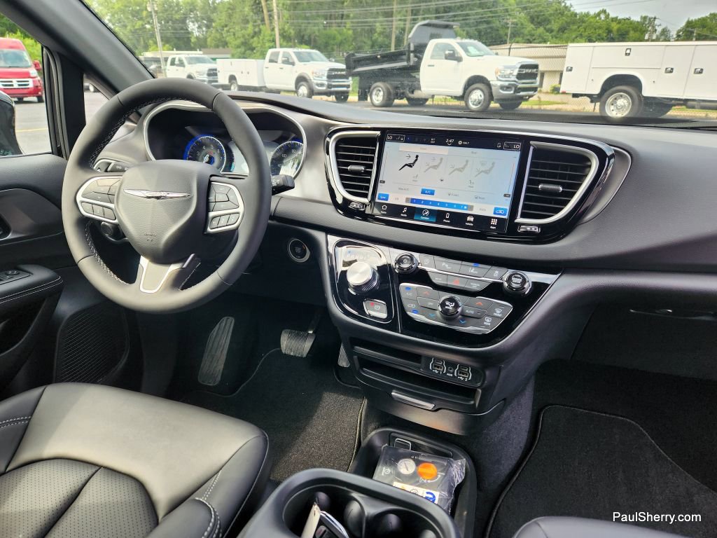 New 2025 Chrysler Voyager LX image 41