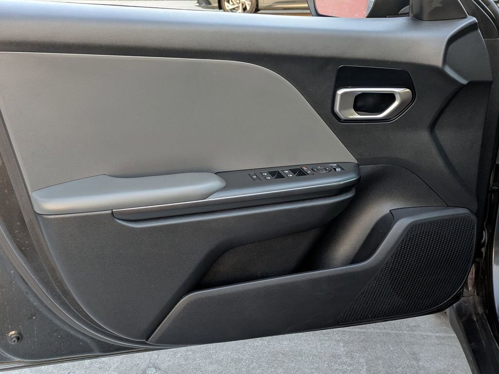 Used 2025 Kia K4 LXS image 11