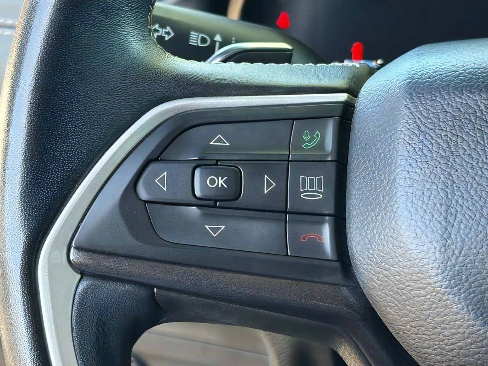 Used 2022 Jeep Grand Cherokee L Laredo w/ Luxury Tech Group I RWD image 20