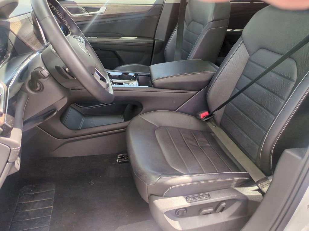 Used 2025 Volkswagen Atlas SEL AWD/4WD image 20