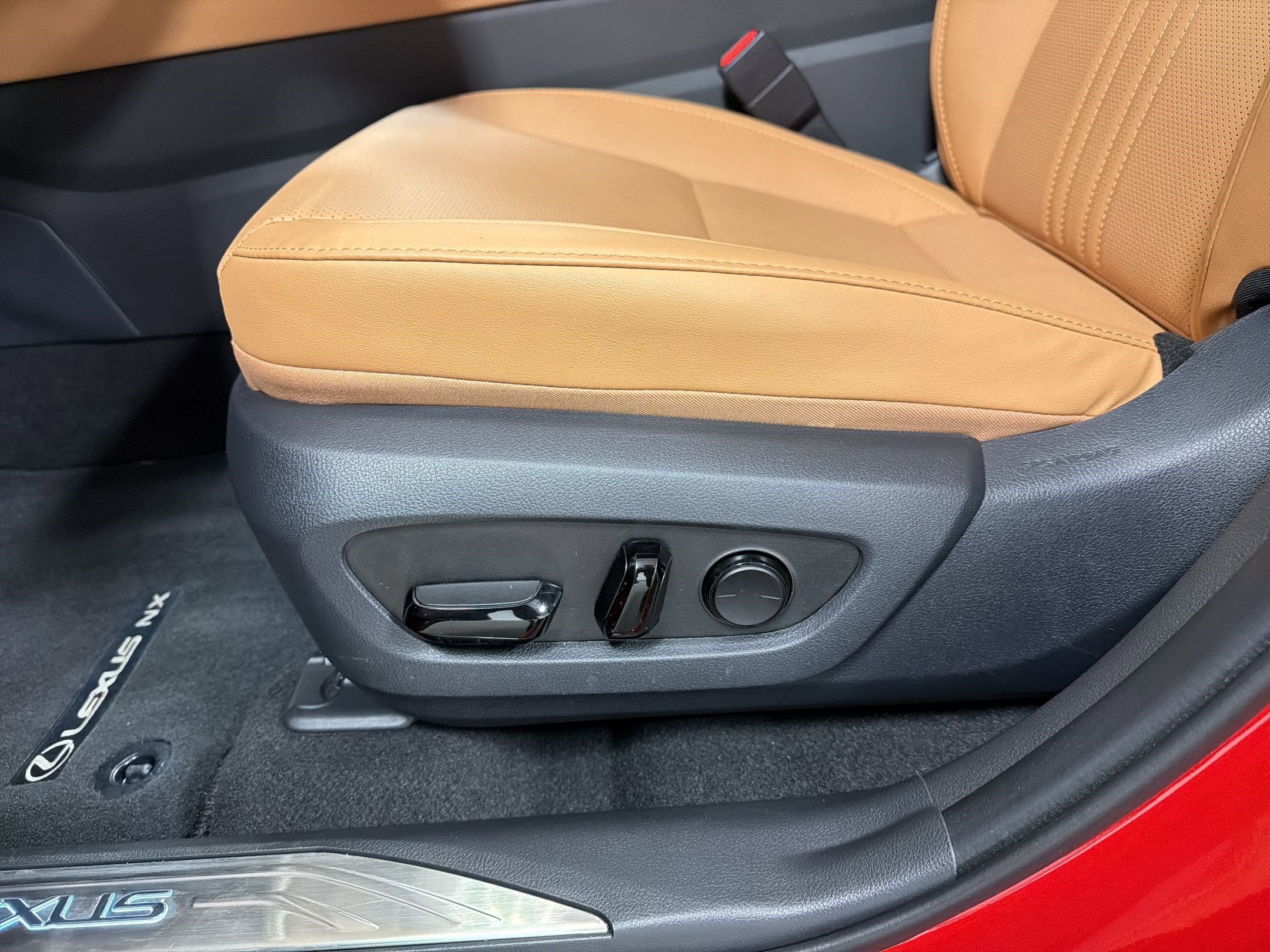 Used 2025 Lexus NX 250 FWD w/ Cold Area Package image 14