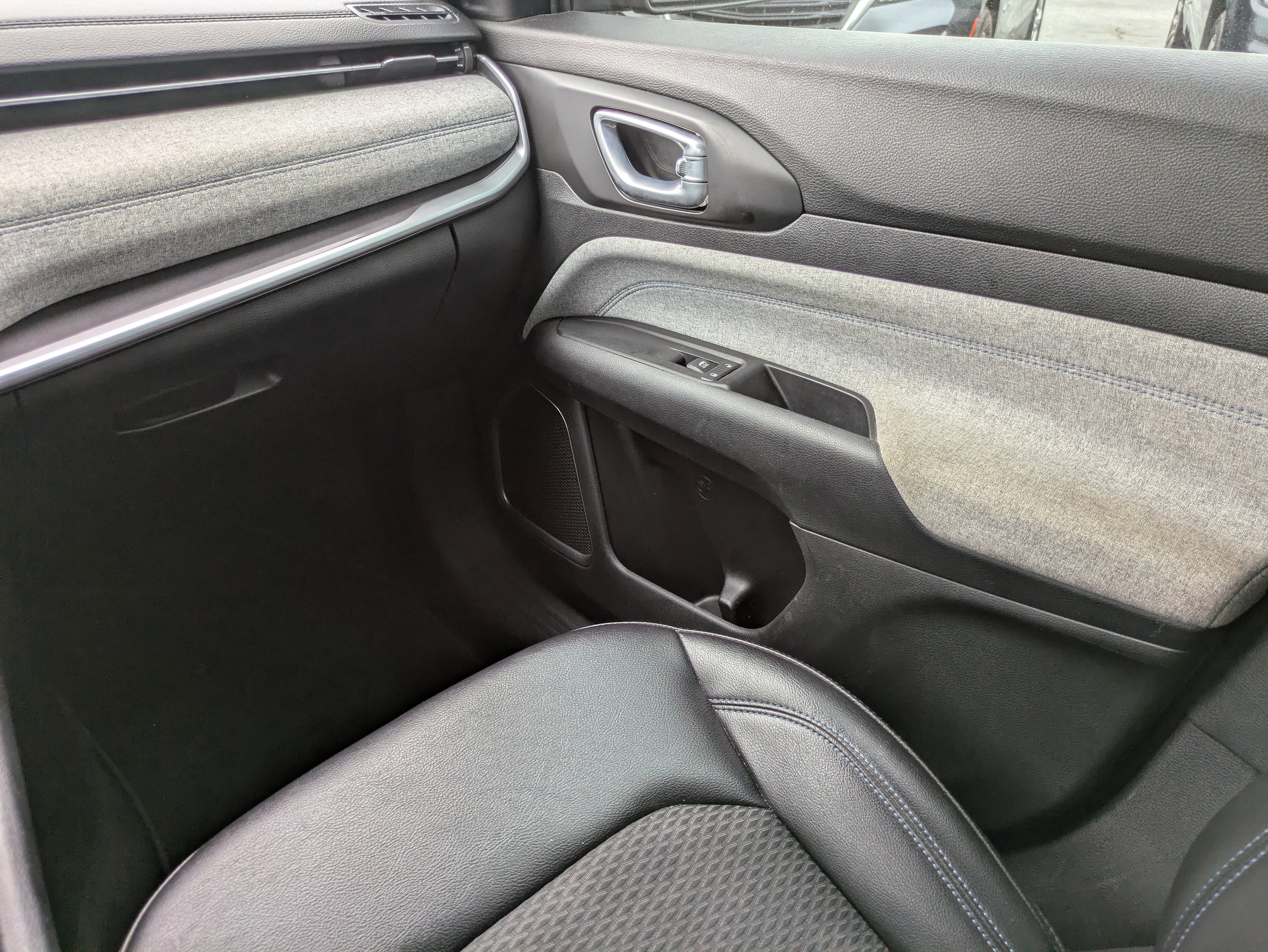 Used 2022 Jeep Compass Latitude w/ Convenience Group image 11