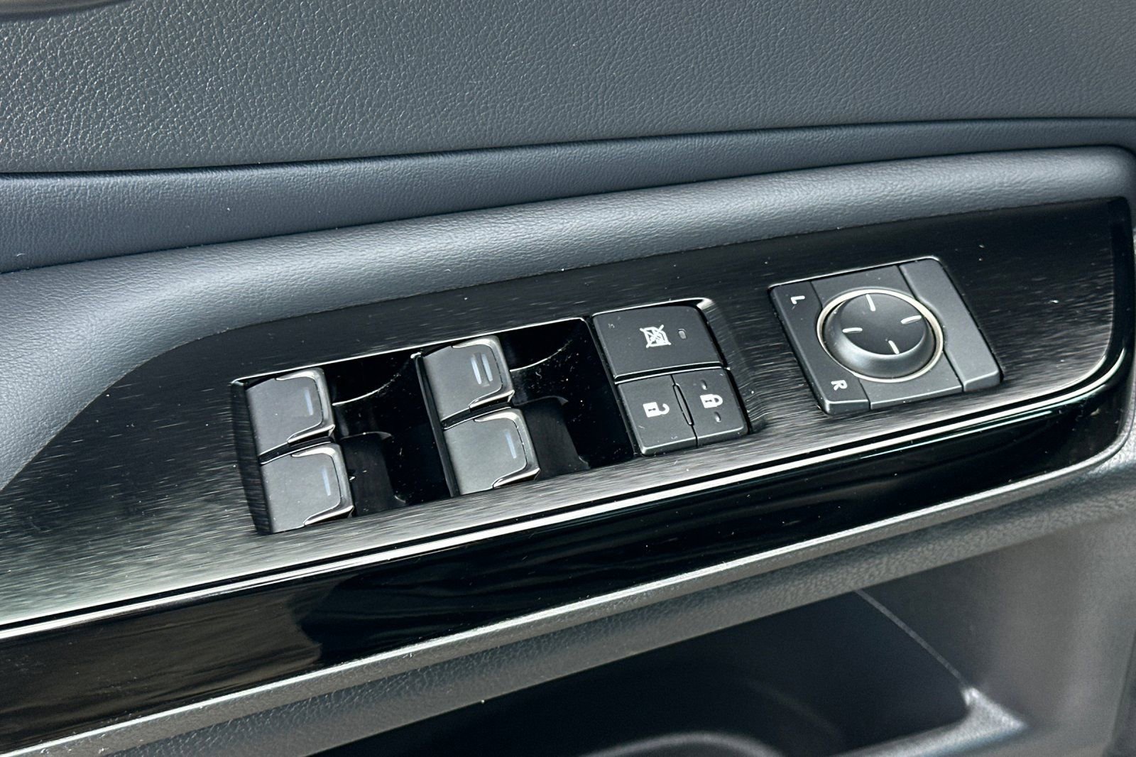 Used 2024 Lexus ES 350 w/ Accessory Package (Z2) image 12