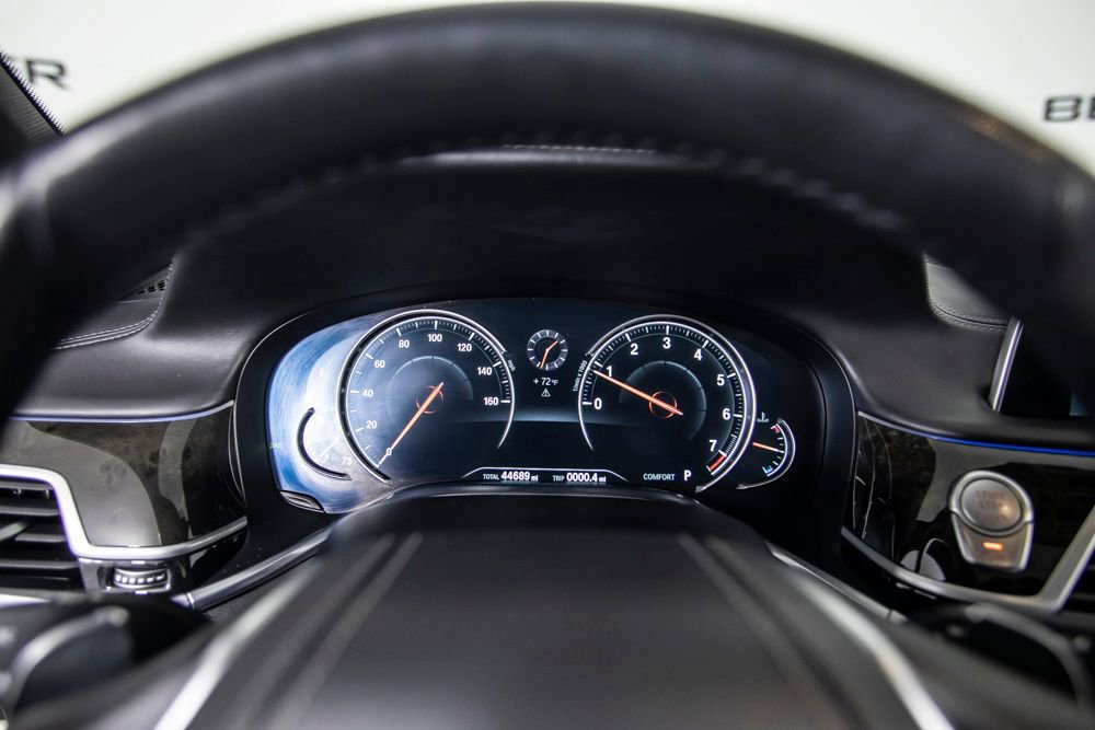Used 2017 BMW 750i image 26