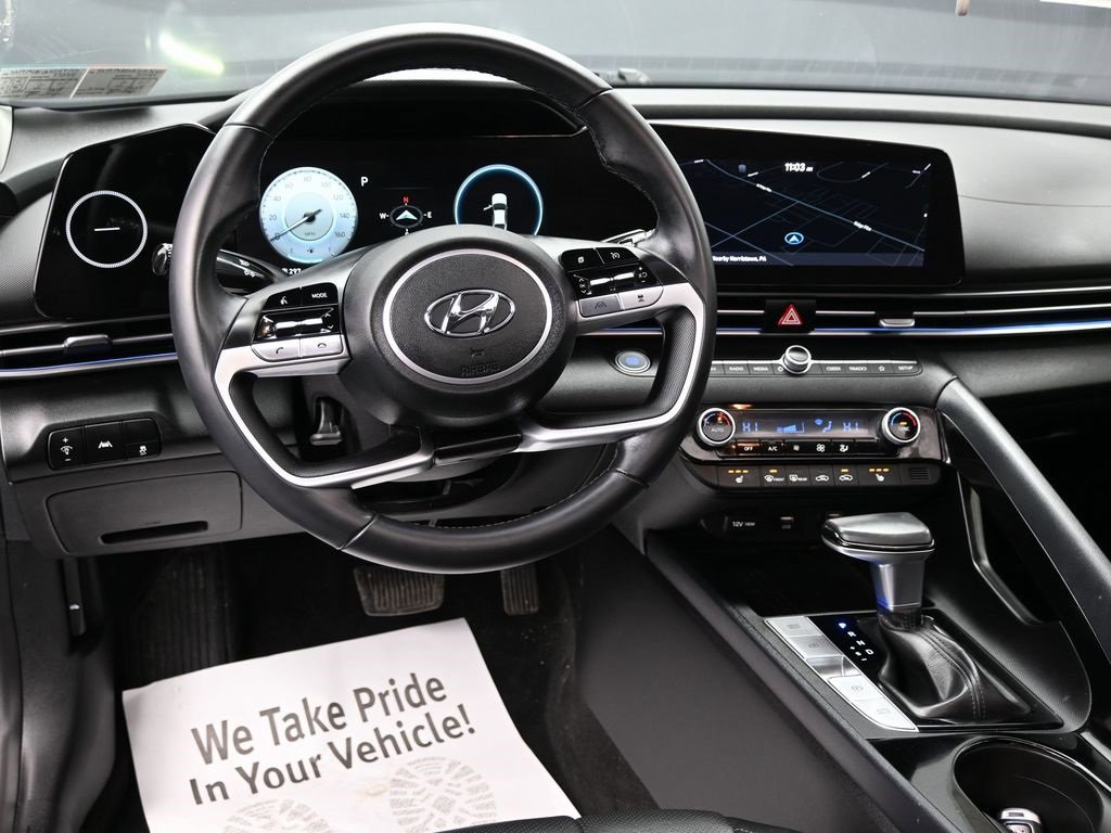 Used 2022 Hyundai Elantra Limited image 32