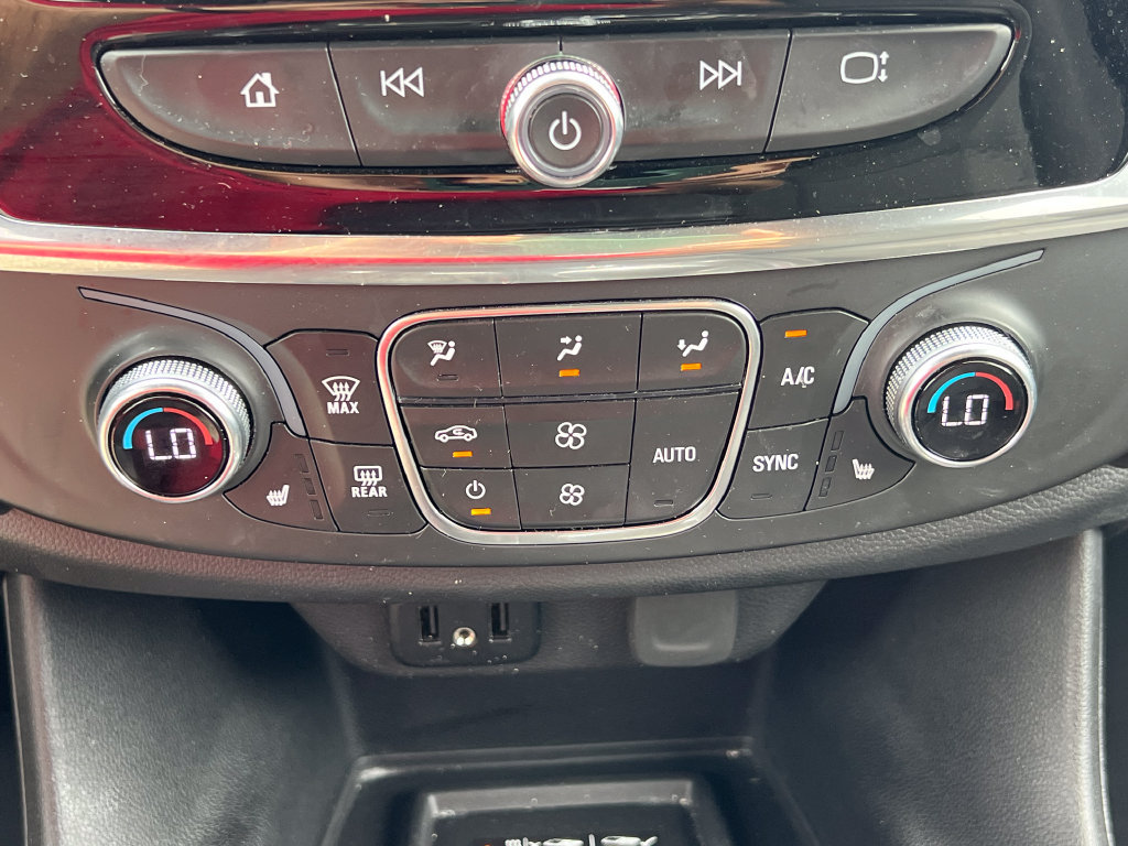Used 2023 Chevrolet Traverse LT AWD/4WD image 24