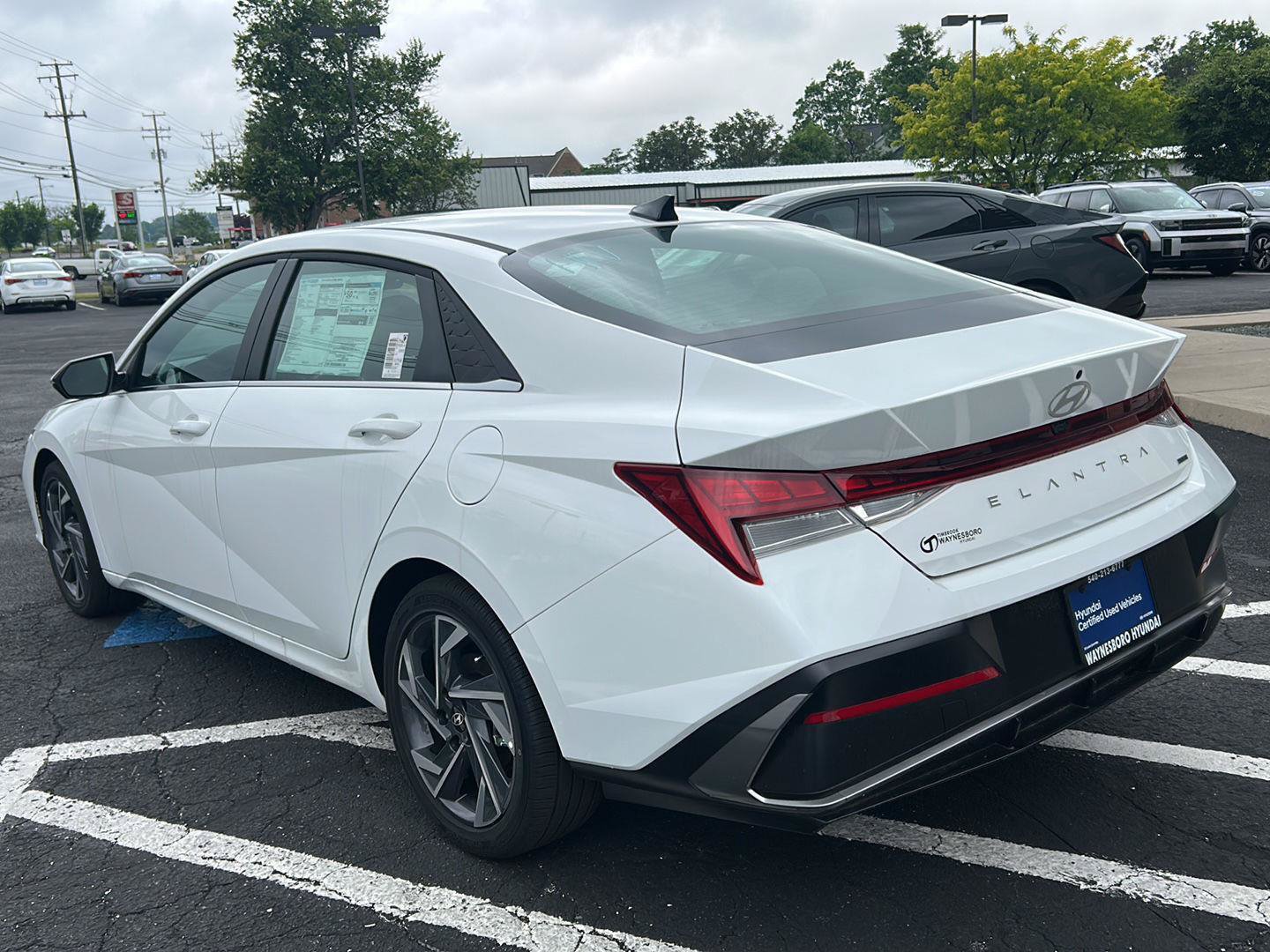 Certified 2025 Hyundai Elantra Limited FWD image 5