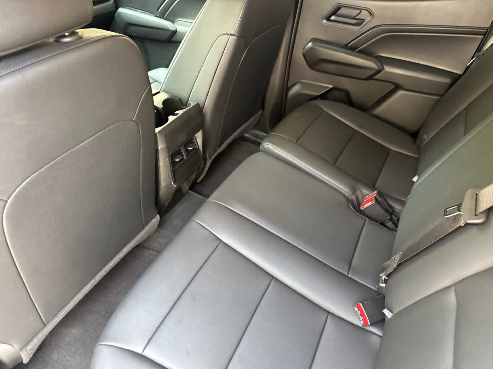 Used 2025 Chevrolet Colorado Trail Boss AWD/4WD image 4