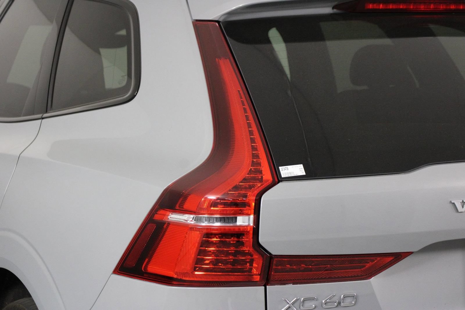 Certified 2024 Volvo XC60 B5 Plus AWD/4WD image 18