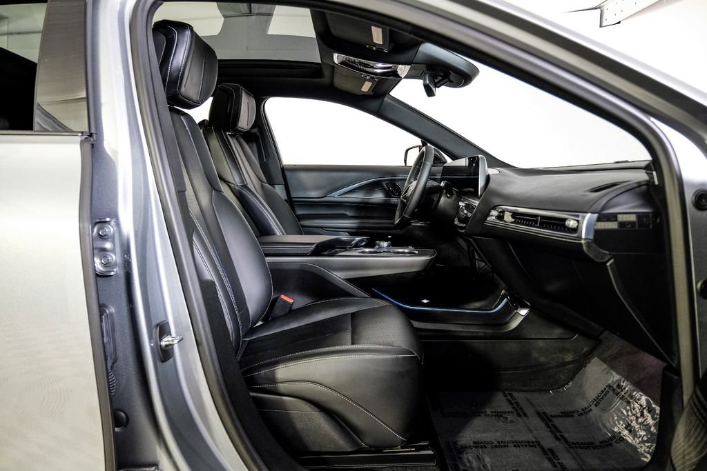 Used 2024 Cadillac Lyriq Luxury w/ LPO, Floor Liner Package image 33