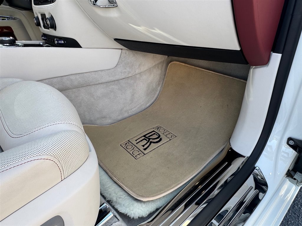 Used 2017 Rolls-Royce Ghost image 21