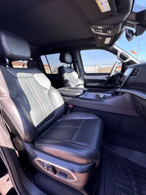 Used 2023 Jeep Wagoneer Series II image 14