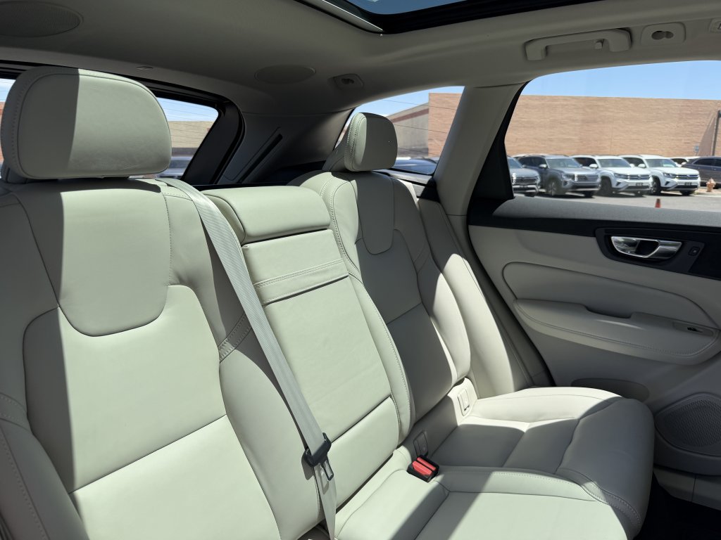 Used 2022 Volvo XC60 B5 Inscription w/ Advanced Package FWD image 42