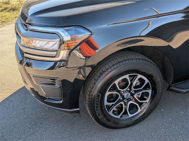 Used 2024 Ford Expedition Max XLT image 9