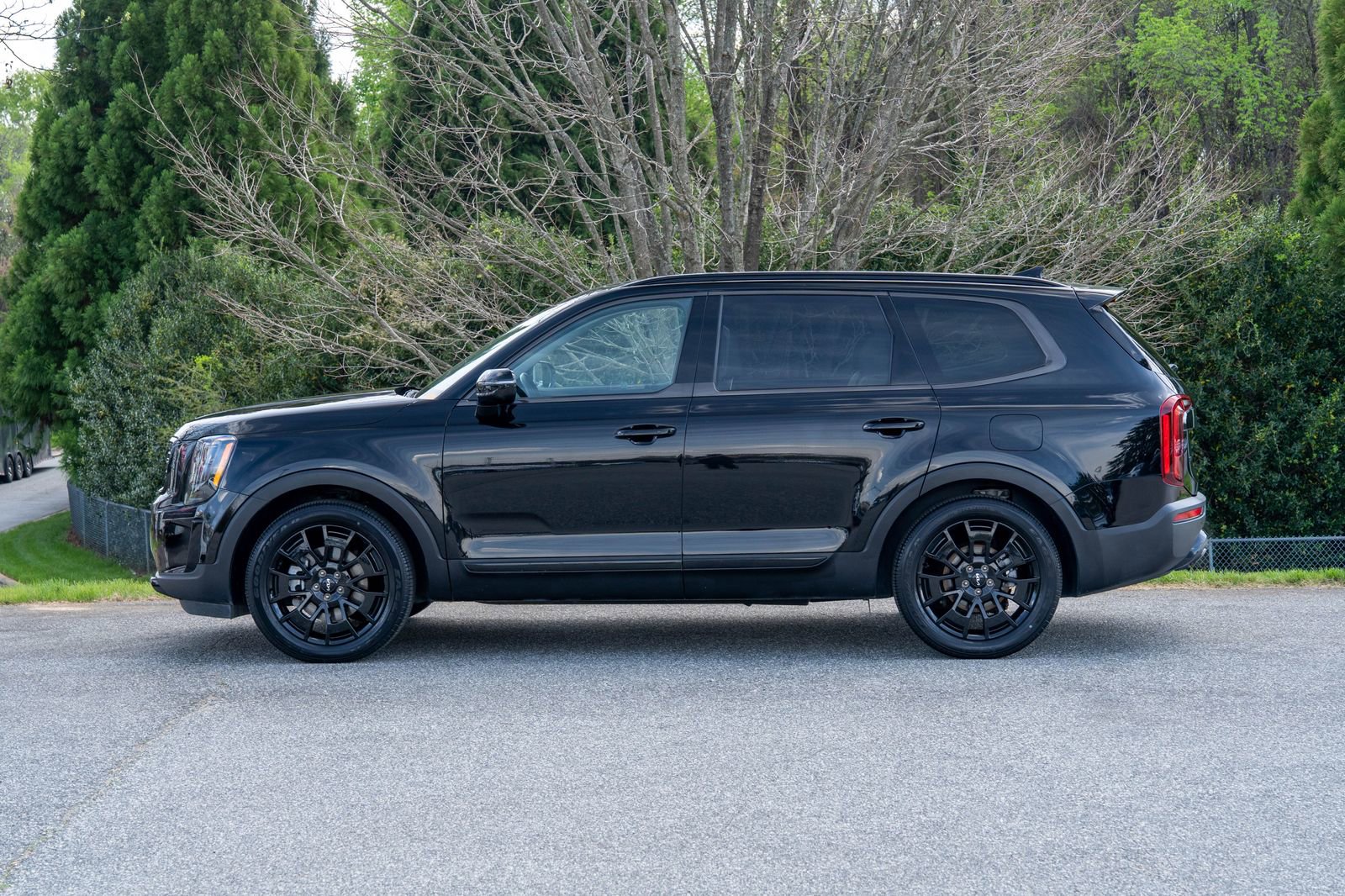 Used 2022 Kia Telluride SX w/ SX Prestige Package image 3