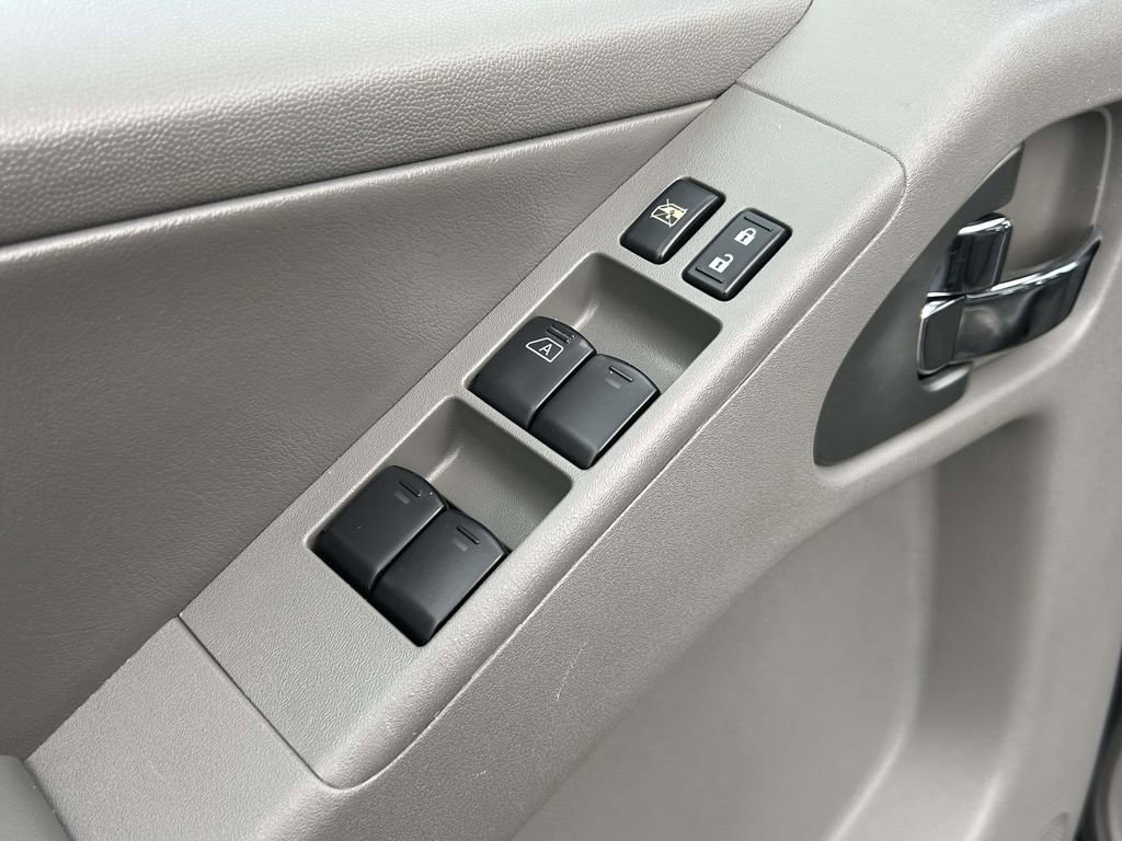 Used 2013 Nissan Frontier SL w/ Moonroof Pkg image 18