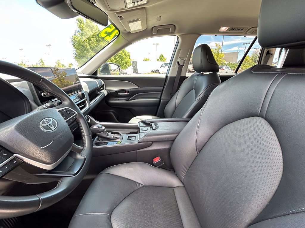 Used 2025 Toyota Grand Highlander AWD image 25